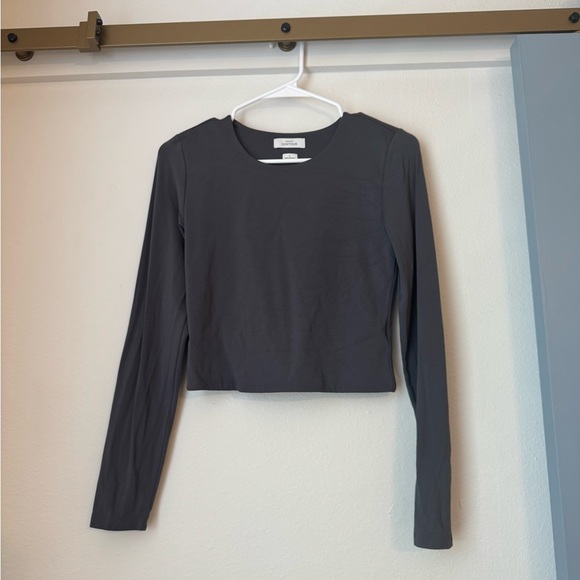 Aritzia Contour Crew Longsleeve in Grey- Large - Picture 1 of 10